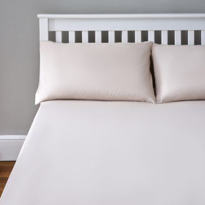 An Image of The Willow Manor Easy Care Percale King Fitted Sheet - White