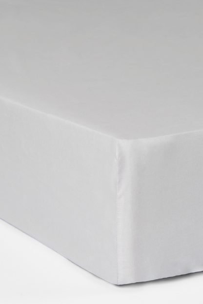 An Image of Cotton Rich Super King Fitted Sheet