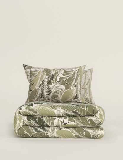 17e943f7a088ab90b360cc49f313b76ce43d04fd005a57bed7f83ec5ae2ebc14-3.jpg An Image of M&S Cotton Rich Botanical Palm Bedding Set