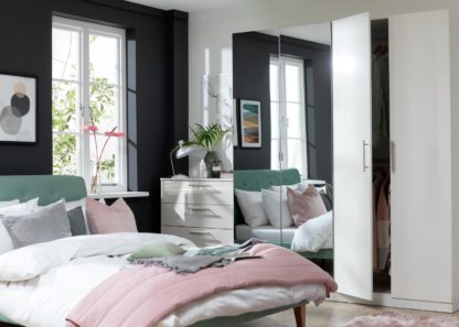 a120740cb8eb3f18a878ba1cc5530ff4b9c842778451392f9e8379fd58303f2e.jpg An Image of Habitat Munich 4 Door 2 Mirror Wardrobe - White