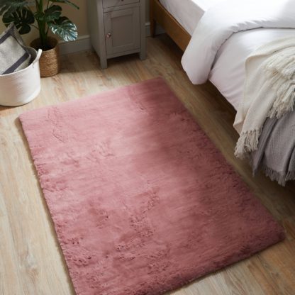 b5663f7f91613d5d7b77c98ca51b901b2fca4028bba4a607f913fb693e784f4b.jpg An Image of Faux Rabbit Fur Rug Natural