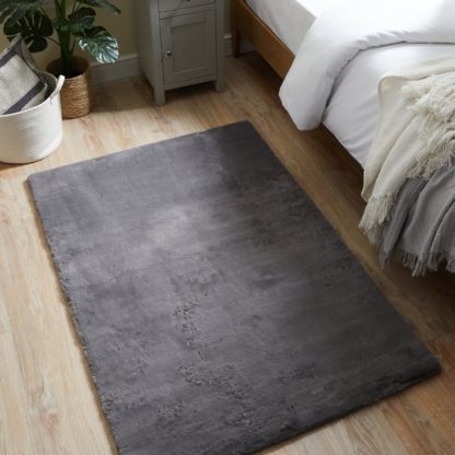 e08b3428ff93ac260fc95a43b5ba4df46703a69219d193951fcd70ad98f8c83f.jpg An Image of Faux Rabbit Fur Rug Natural