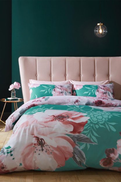 An Image of Dramatic Floral Duvet Set