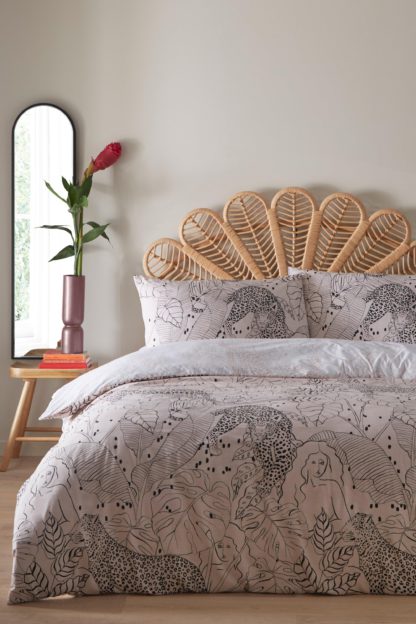 An Image of Aurora Duvet Set