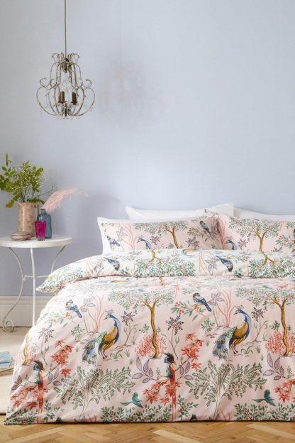 435735e72dbcf446e6dadebf6ff9b0fc2e60305205f2464ef887ca4211e7e54b.jpg An Image of Exclusive Birds Of Paradise Single Duvet Set