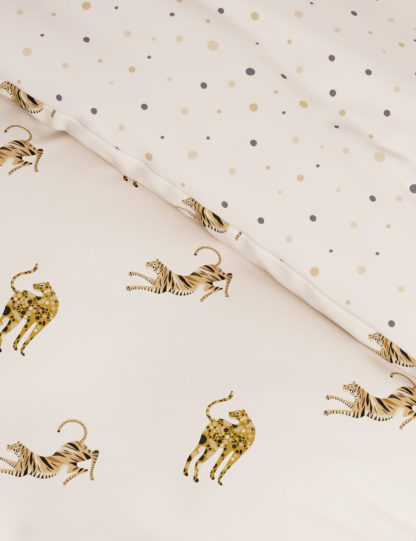 74e251a63af4e3c2b81585abd585d45141e3dced534e5425909143ab9a753916.jpg An Image of M&S Cotton Rich Leopard Bedding Set