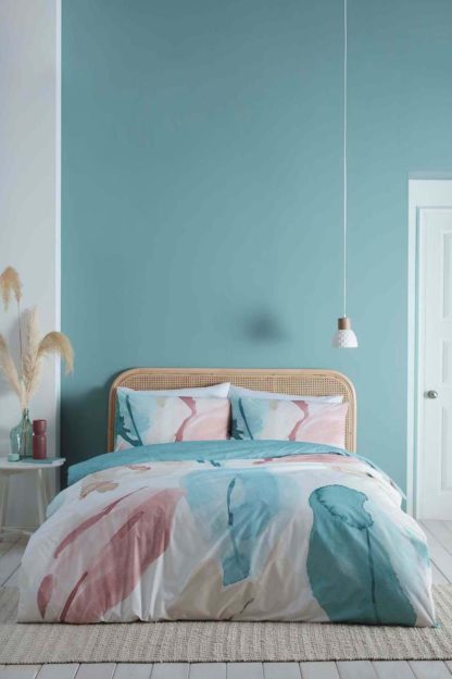 ae85b21c4357114a288a70b4a37a6a422a1106dec58d4bd374b7bef70fd88918-1.jpg An Image of Layla Duvet Set
