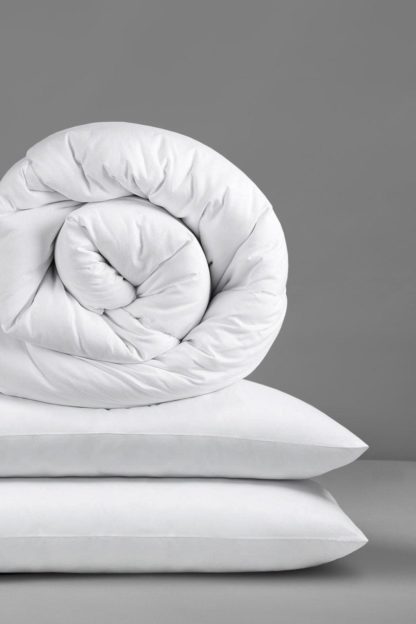 An Image of Climate Control 4.5 Tog Summer Duvet With 2 Pillows