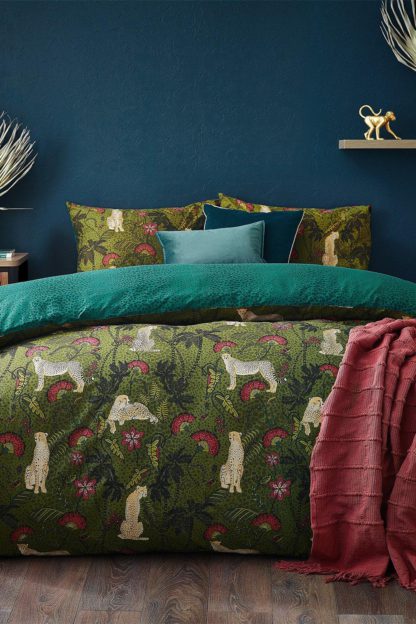 An Image of 'Tropica Cheetah' Botanical Reversible Duvet Cover Set