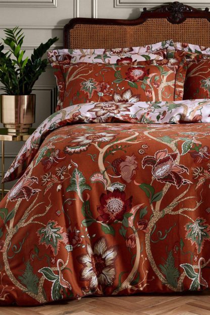 8d9697f176aa23d19fed62593bf65f47a63889bdde06285b4425c7a3e936d309.jpg An Image of 'Botanist' Floral 200TC Cotton Sateen Duvet Cover Set