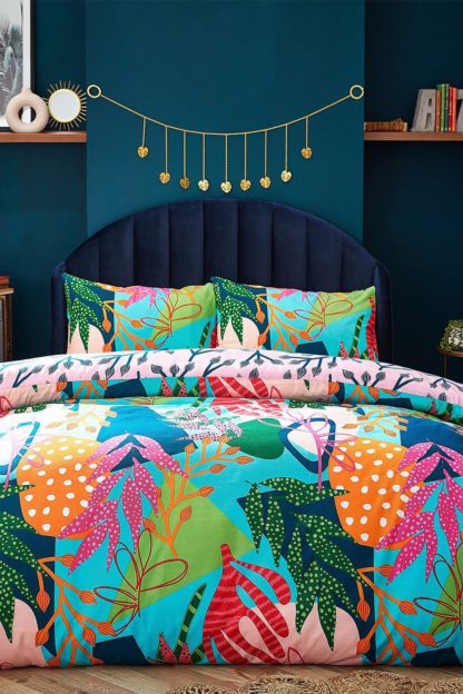 An Image of 'Coralina' Tropical Reversible Duvet Cover Set