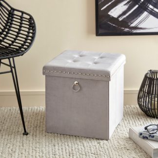 An Image of Luxe Traveller Grey Velvet Cube Grey