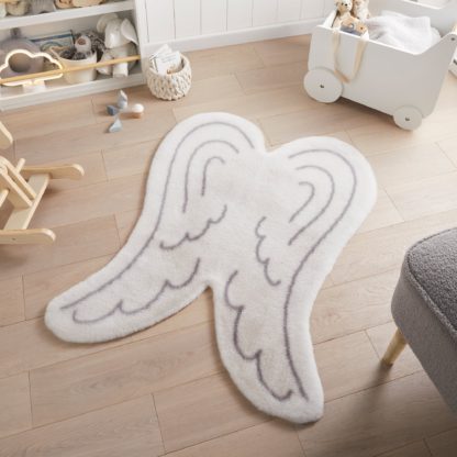 9bcb5b456e9f0c5f797eeec8fee2f0595bccc18310ae1a2893b7b68f47923406.jpg An Image of Angel Wings Faux Fur Rug Grey