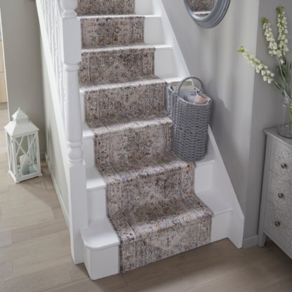 0ef416d0d44f42f615c5867648bafbc7cf0de5f7540e60a978ca74731b6d0633.jpg An Image of Soraya Traditional Stair Runner Soraya Silver