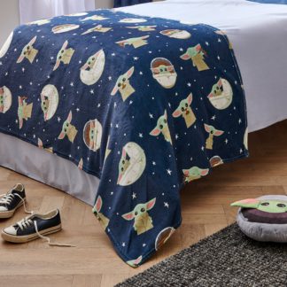 An Image of Star Wars Grogu Fleece Blanket Green