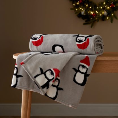 3af6bc76e94c746b5ca5e5648060bf796a139d267e8768d1dff32723ef098193.jpg An Image of Penguin Printed Fleece 130x160cm Throw MultiColoured