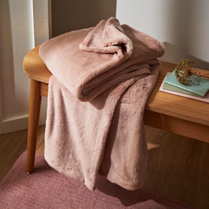 An Image of Lenon Plush Throws Grey