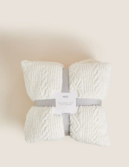 3e0abb35715402147681a036e5b1e463f5eda4c6d871793ca4bb97ec9f1f6695.jpg An Image of M&S Fleece Embossed Cushion and Throw Bundle