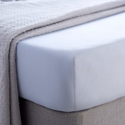 An Image of Super Soft Mibcrofibre 28cm Fitted Sheet White