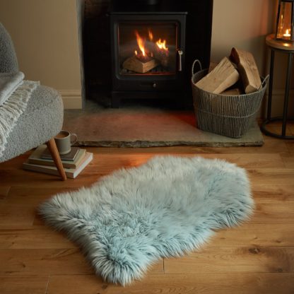 7e0c4d0b00d092ad58331a4d2a58ef419e8e35913fef579d4f70a5fc6e495b48.jpg An Image of Tipped Faux Fur Pelt Rug Blue