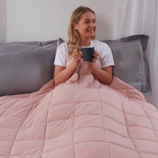 An Image of Brentfords Weighted Blanket Blush