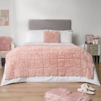 An Image of Sienna Fluffy Weighted Blanket Blush