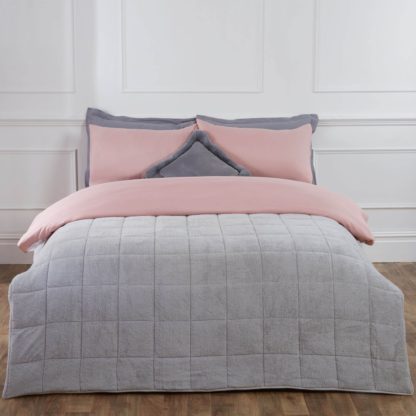 d60d323c8e42a66cb93bf38898c1f0bfa8e9f0f495a0d516130044d6dac62af5.jpg An Image of Brentfords Teddy Fleece Weighted Blanket Blush
