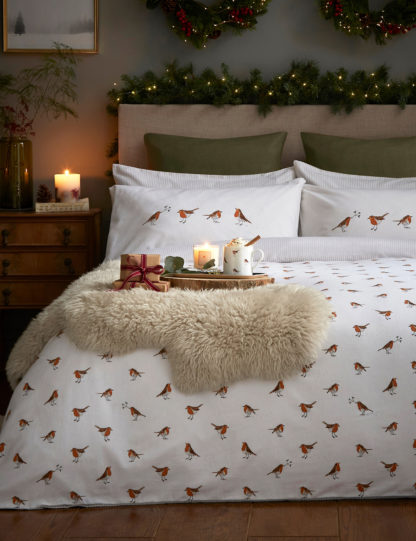 d94c7516d237bcf1e67a30a251d9538379b3cc659ca4e8e46ed534ed42dbeec0-1.jpg An Image of Sophie Allport Cotton Percale Winter Robin Bedding Set