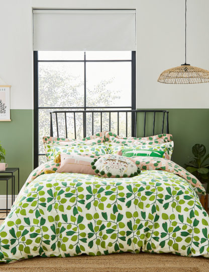 ec393e162a9fd1a1914398a6566dda09f7037a94243108905ea213df83030f78.jpg An Image of Scion Pure Cotton Rosehip Bedding Set