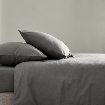f7aa0ed5eca25e1c2ee25f62a21fd60cecb37971b7119f3401d599d7a800939b.jpg An Image of Simply 100% Brushed Cotton 28cm Fitted Sheet Silver