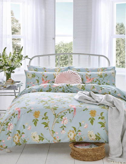 d28f64fbf99f23a321ca715f21b0d95f4fa617109143deece06b8afcc3d3ab1a.jpg An Image of Laura Ashley Pure Cotton Summer Palace Bedding Set