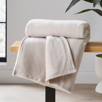 73dc3a7e7d23bfcfaf5460f2224cf0a9a668c6cce6c2ff932e6897161ef1730e.jpg An Image of Supersize 230cm x 240cm Fleece Throw Graphite (Grey)