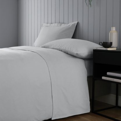 032aeaa05a0298114ee099f8631008143ca4e6ff2689c03c70b4572496e16b4b.jpg An Image of Simply 100% Brushed Cotton Flat Sheet Silver