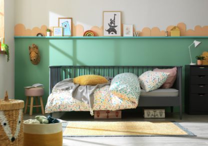 22db0da6d573a46cb2c88c875b58cf7557f8a818ffe43529901755f7c3b8634e.jpg An Image of Habitat Knox Spindle Single Day Bed With Mattress -Grey