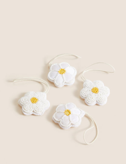 An Image of M&S 4pk Hanging Novelty Daisy Decorations