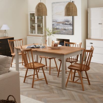 An Image of Clifford Extendng Dining Table with Loxwood Chairs Loxwood Oak