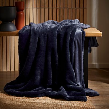 An Image of Lenon Plush Throws White