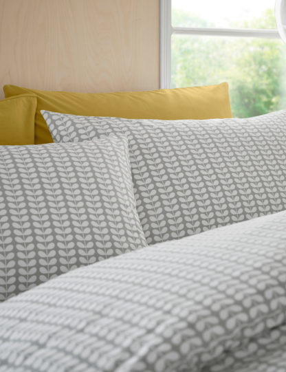 2232721d9ffe52b6b6d9905a990860b97d0a79abee33d0e81e0192d9b58870d6.jpg An Image of Orla Kiely 2pk Pure Cotton Tiny Stem Pillowcases