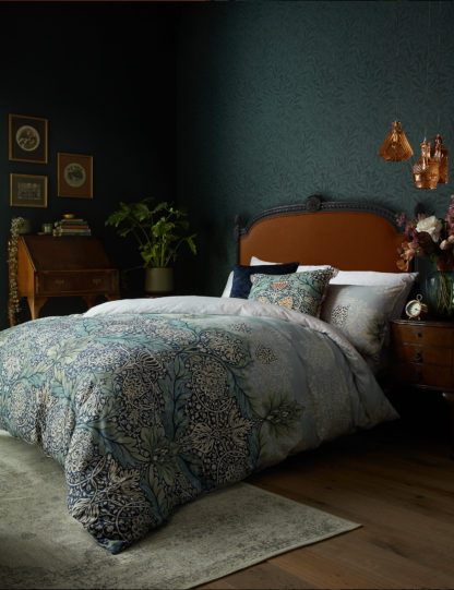 649f09eaac283d43202b3440967d2e9545bacdb6635d50f3dc91cb2ea33195b2.jpg An Image of William Morris Pure Cotton Avon Chintz Bedding Set