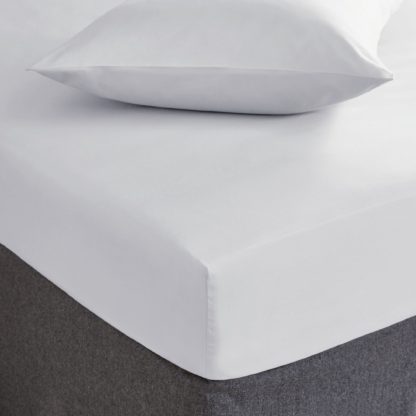 7a41f9263a6dda988a01b75427615b052c62cb92387ff5b6ab045f53d1520be5.jpg An Image of Soft and Easycare 28cm Fitted Sheet Ashley Blue
