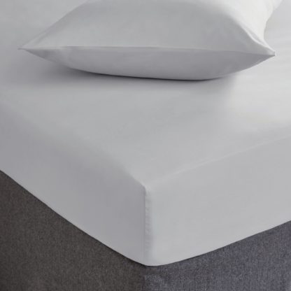 898ffaeda54f8aa37af84e19c4997da61d176fed60dd31b8b4ac651897f437b3.jpg An Image of Soft and Easycare 28cm Fitted Sheet Ashley Blue