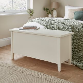 An Image of Shaker Trunk Ivory