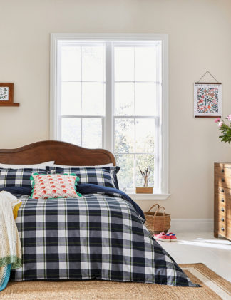 An Image of Joules Pure Cotton Daylesford Check Bedding Set