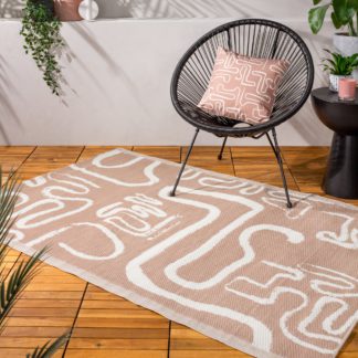 An Image of furn. Klay Natural Reversible Indoor Outdoor Rug White