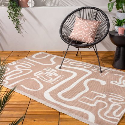 77ab59c5a36760ff94fccc98a055f975e0509014cbd2f07166aaf7d35a040450.jpg An Image of furn. Klay Natural Reversible Indoor Outdoor Rug White