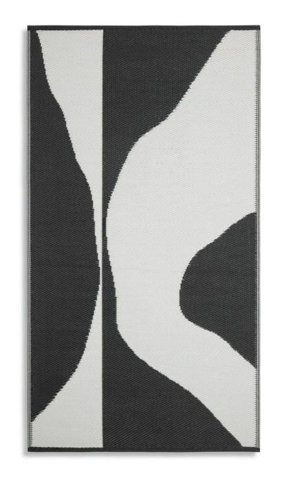 e09e1beeeca3cd0ebb6efe808858fb5665142a41b2e43d1e1de7a057d4ba86b2.jpg An Image of Habitat Woven Rug - Black & White