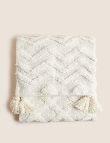 f537cc0f4ca9eb56d9ff6993d46fa82fb7a4e398236416b26205cf9936685561.jpg An Image of M&S Pure Cotton Patterned Tassel Throw