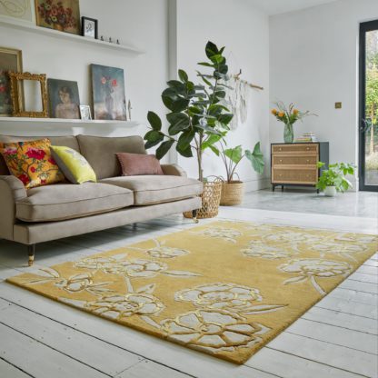 688ee4cea19e34d4ecc960071a718ab8911292d090a65e86f9fa150a850f9ee2.jpg An Image of Fleur Floral Wool Mix Rug Yellow