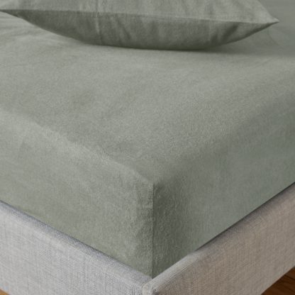 78f28c7f76e5dcc2af378520bedceb285731ecdf1431dec26f30aeda6b8e312d.jpg An Image of Soft & Cosy Cotton Fitted Sheet Red