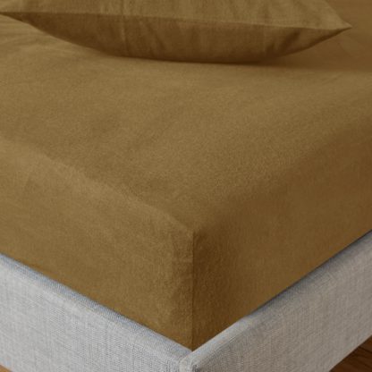 7b9ef24d61fe39bc81ab6fea66aa84ff4d0623a1692a0af3aa5f715951bd3302.jpg An Image of Soft & Cosy Cotton Fitted Sheet Red